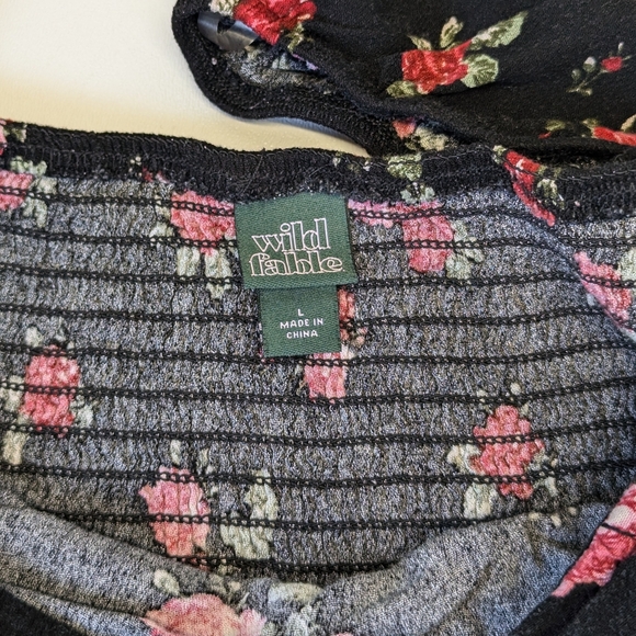 Wild Fable Black & Rose Floral Long-Sleeve Crop Top Blouse with Ruched Front - Picture 8 of 9